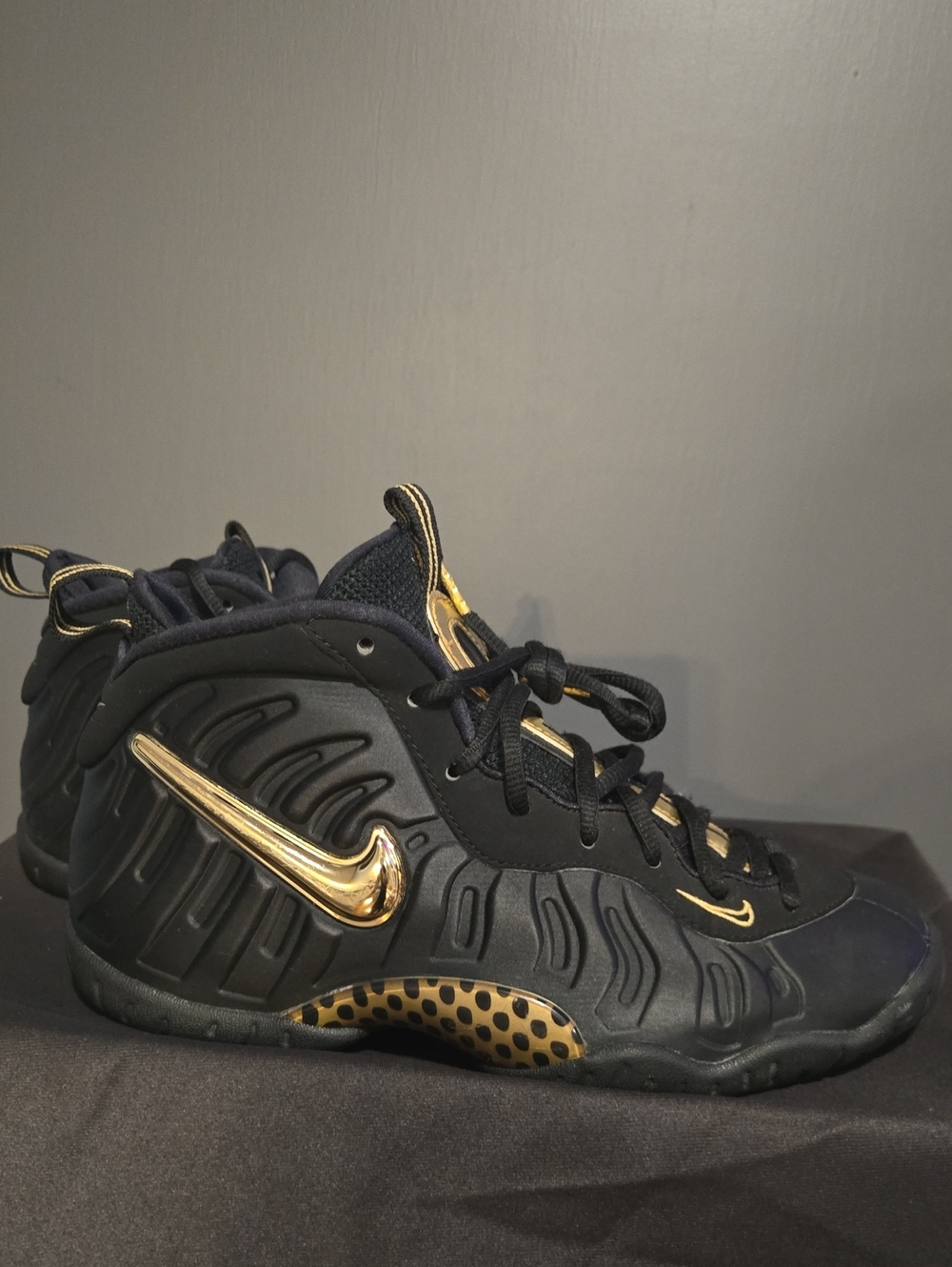 Nike BLACK METALIC FOAMPOSITE